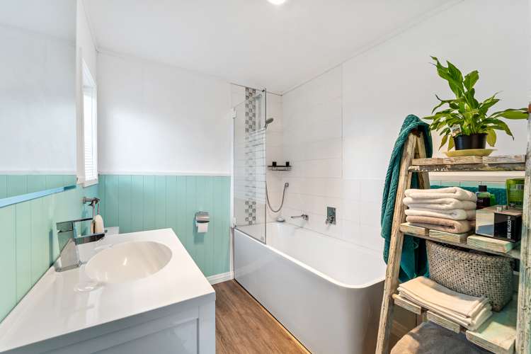 881 Whangaparaoa Road Manly_9