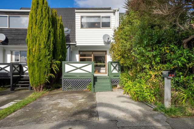Sunny Two Bedroom Unit