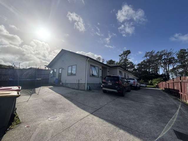 Five bedrooms in Glendene