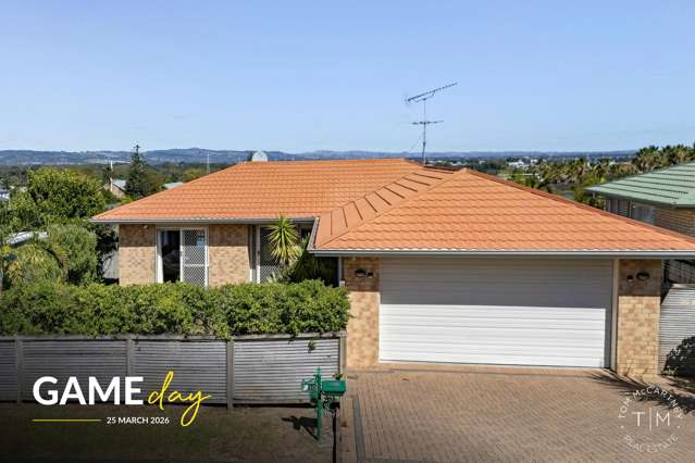 #GAMEDAY Timeless Brick Home in Peaceful Alfriston