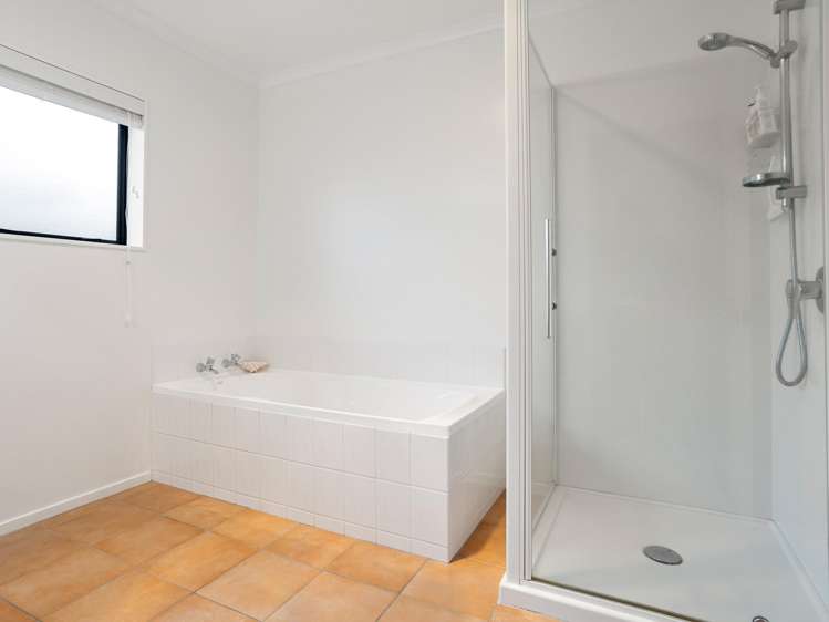 64 Bouverie Crescent Flagstaff_18