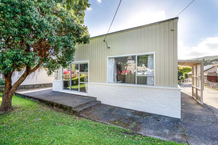 110 Main Road Tawa_1