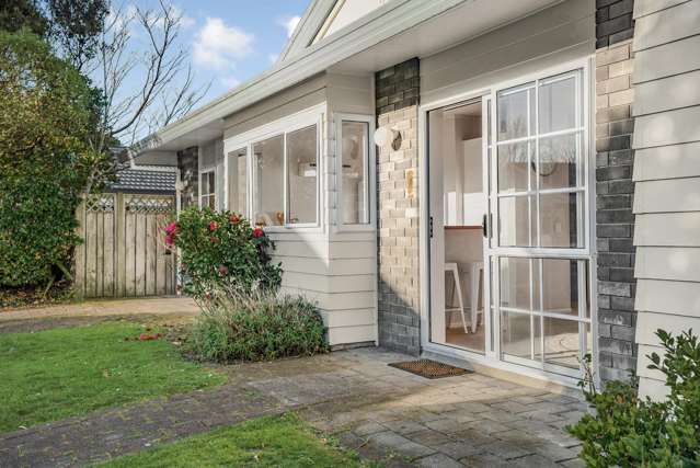 11/169 Whites Line East Waiwhetu_1