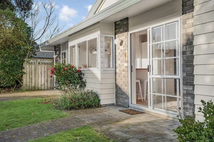 11/169 Whites Line East Waiwhetu_1