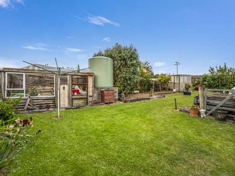 20 and 16 Main Road Owaka_16