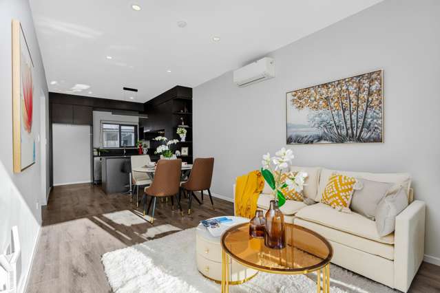 Modern Freehold T/H in Prime Belmont Location