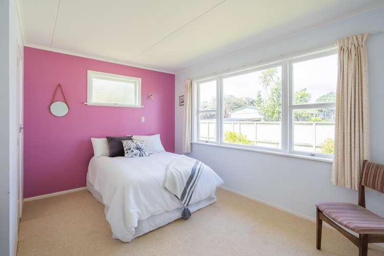 11 Adrian Grove Waikanae Beach_14
