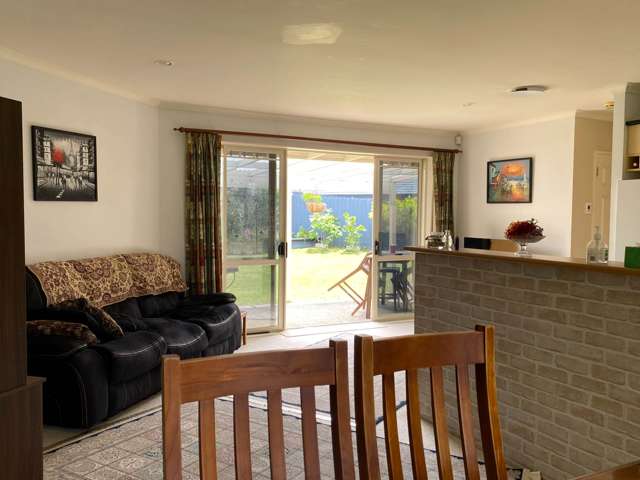 6 Midhurst Avenue Henderson_2