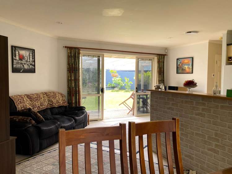 6 Midhurst Avenue Henderson_2