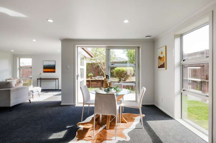 6 Cabourne Drive Glenview_9