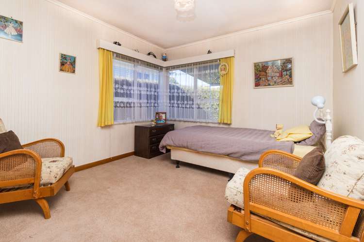 76 Sylvan Crescent Te Atatu South_11