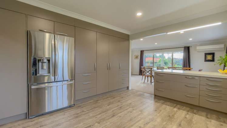 165 The Oaks Drive Leamington_3