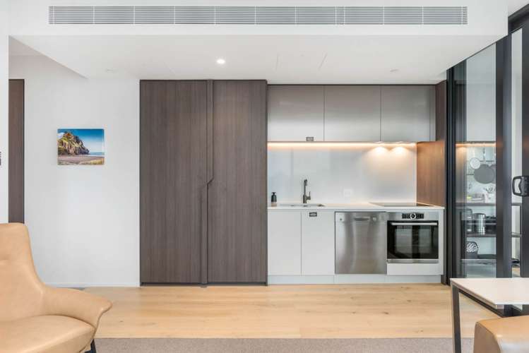 3305/10 Commerce Street City Centre_7