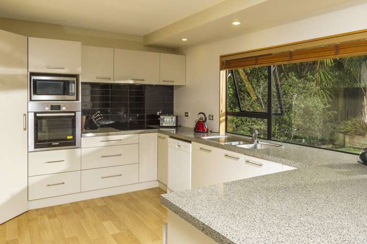 2/22 Heathcote Road Castor Bay_5