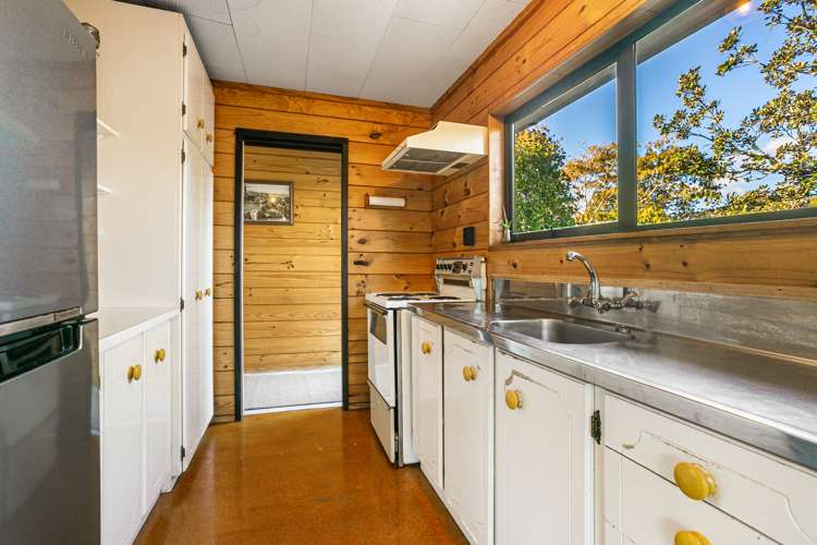 6 Trig Hill Road Onetangi_7