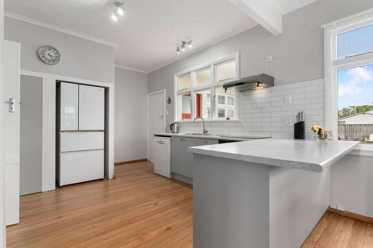 204 High Street South Carterton_1