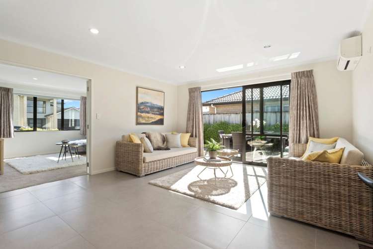 8 Iwinuku Crescent Wattle Downs_6