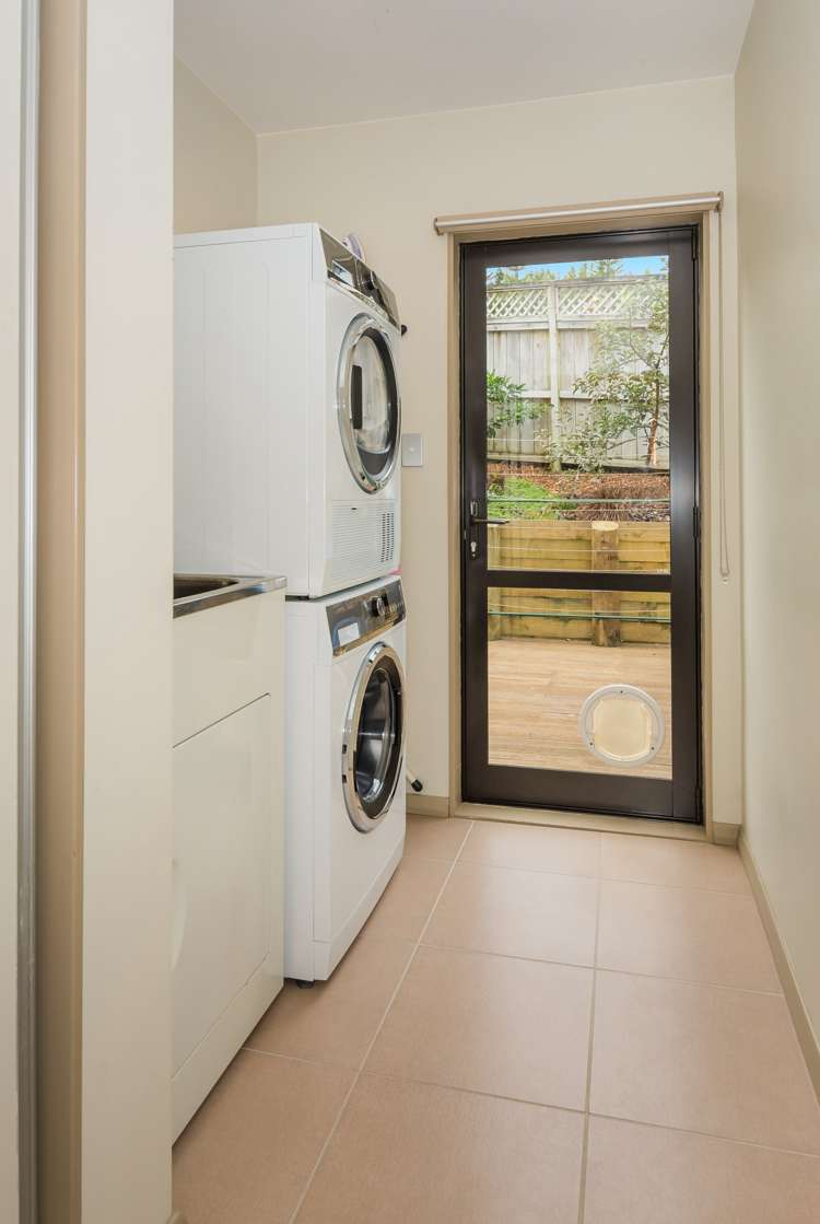 13 Fernbank Lane Greenhithe_18