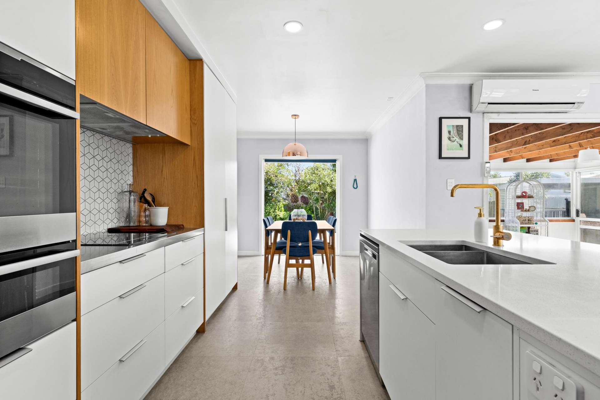 1100 Allenby Street Akina_0