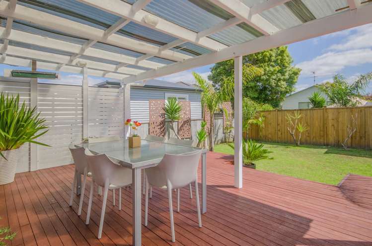 17 Brennan Avenue Te Atatu Peninsula_11