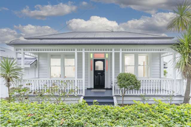 Character - North Facing - Amazing Backyard!