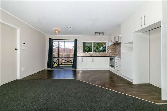 2/92 Kenderdine Road Papatoetoe_4