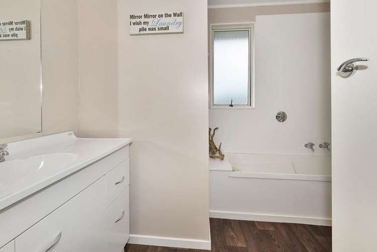 62 Maywood Crescent Glen Eden_7