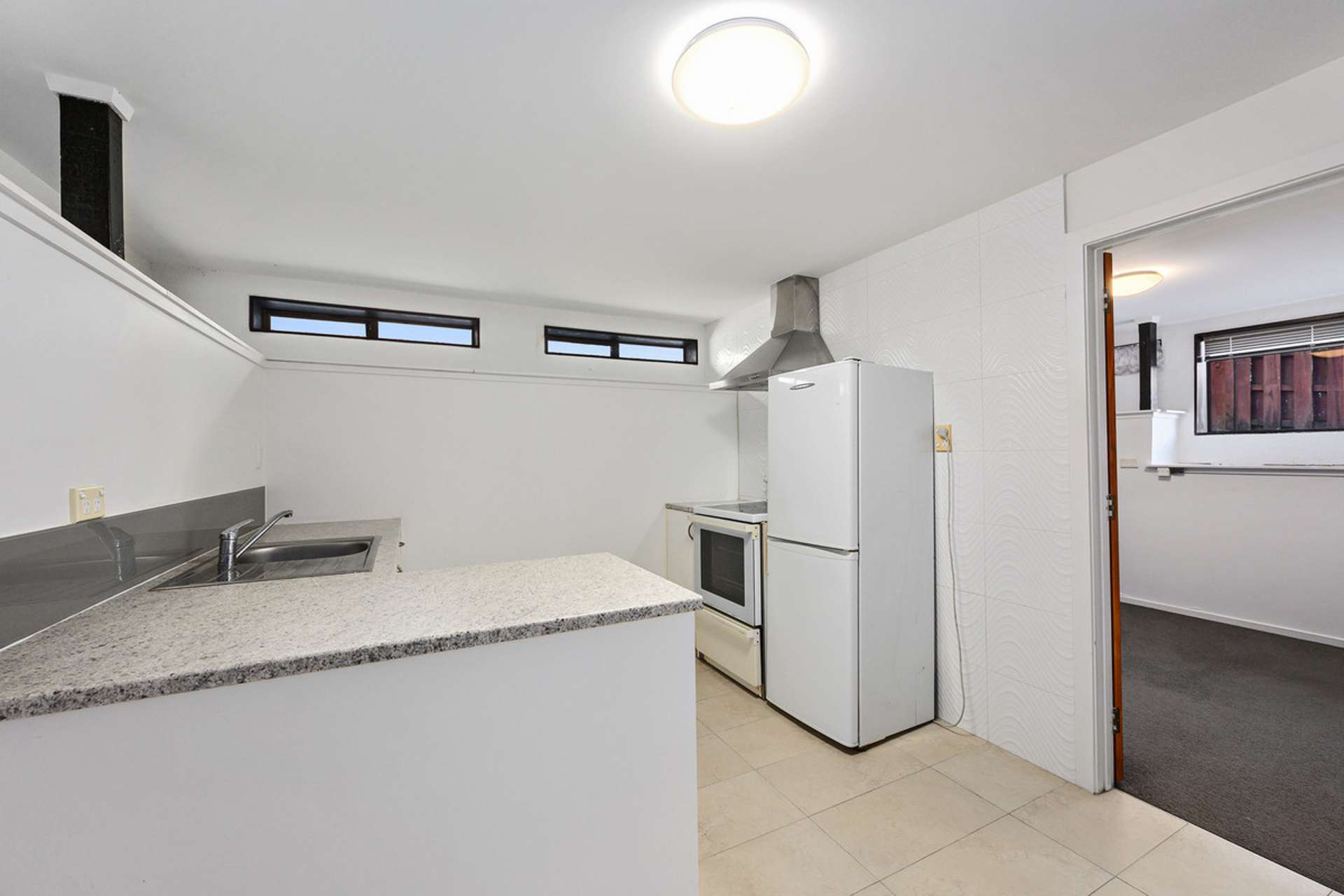 2/245 Sunset Road Totara Vale_0