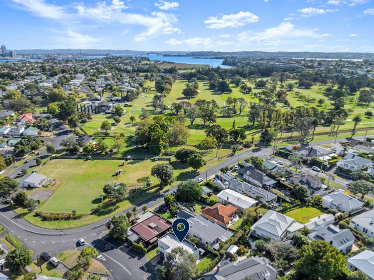 22 Grove Road Narrow Neck_17