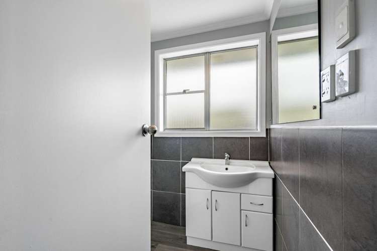 75 Glenalmond Crescent Rockdale_13