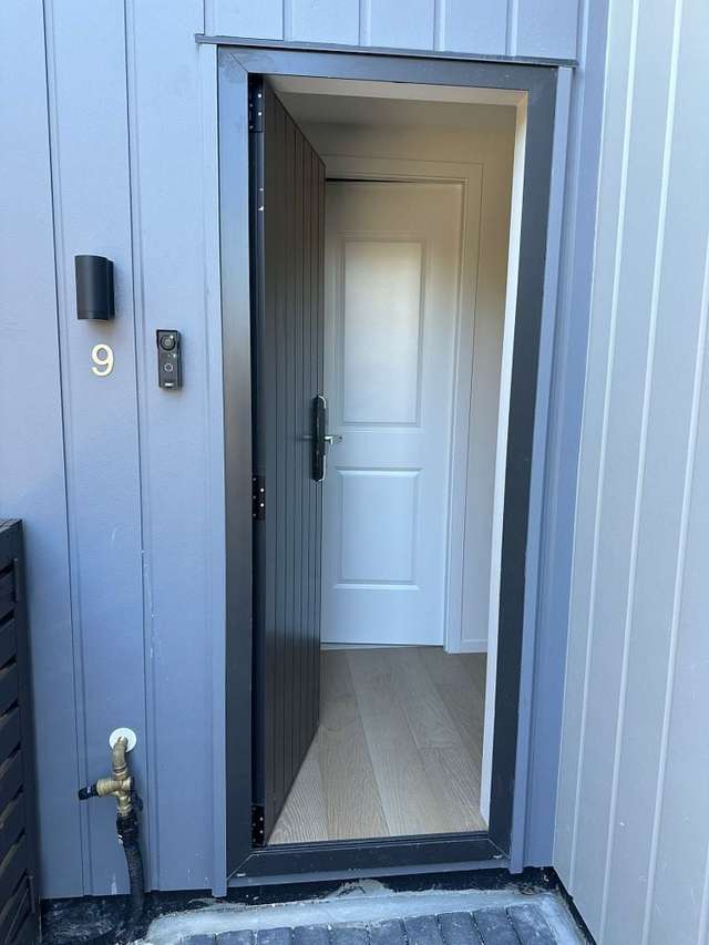 1BDR NEW TOWNHOUSE IN MAGS ZONE