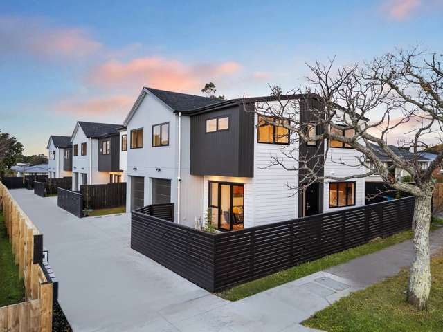 Duplex! Garage! Location!
