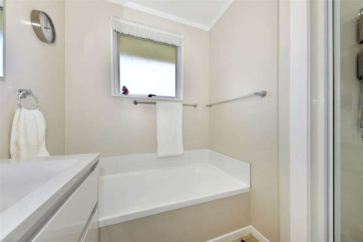 16 Gibson Drive Hornby_13