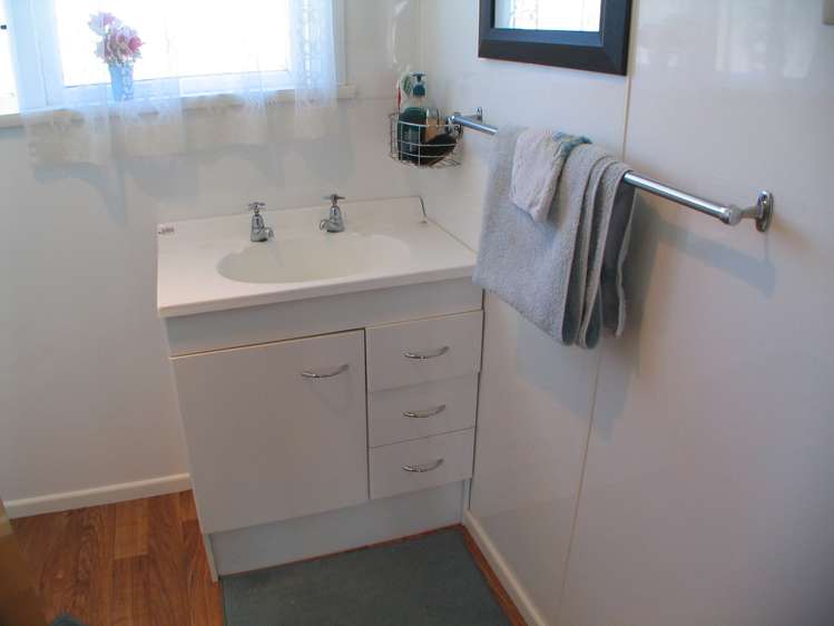 16 Freestone Place Manapouri_11