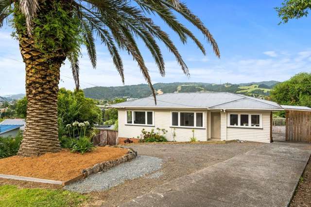 Cosy 3 bedroom with a view, close to town
