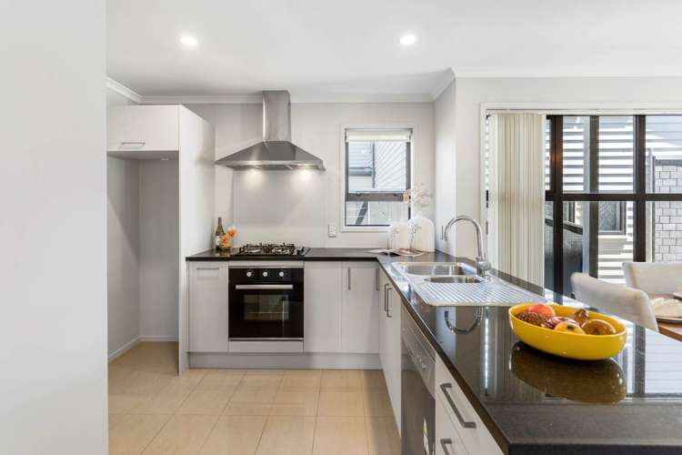 16 Hirimate Place Flat Bush_23