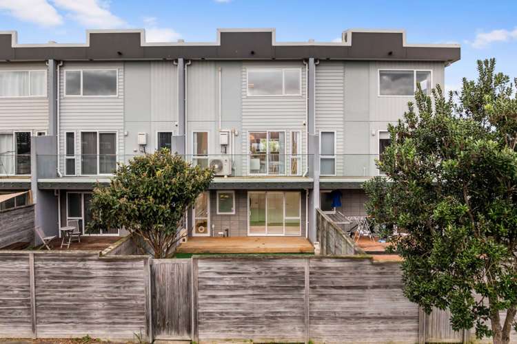 73 Bordeaux Parade Te Atatu South_19