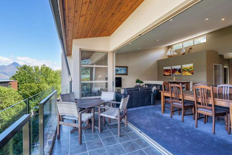 2/10 Lake Street Queenstown_16