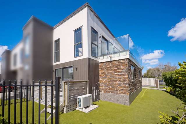 Coastal Views, Corner Position