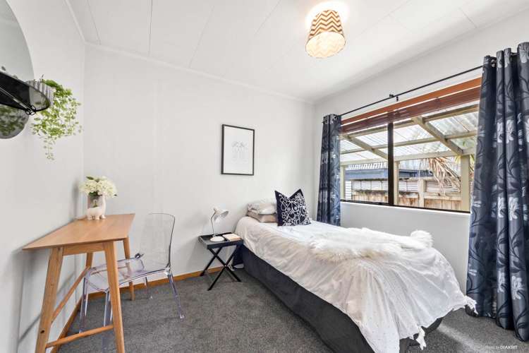 1/5 Hughes Terrace Te Atatu Peninsula_12