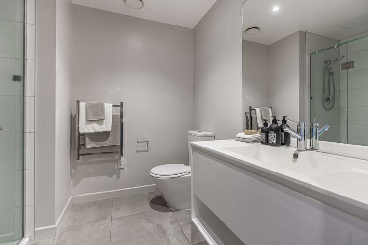 1 Mikoikoi Crescent Mangere Bridge_13