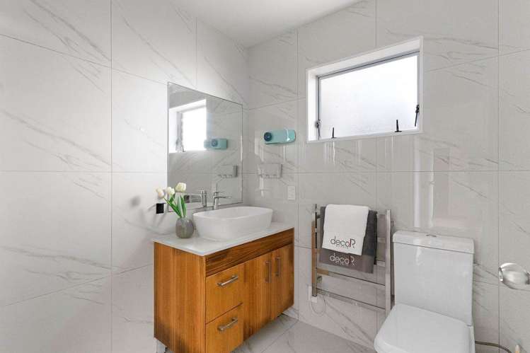2/9 Colmar Road Mellons Bay_10