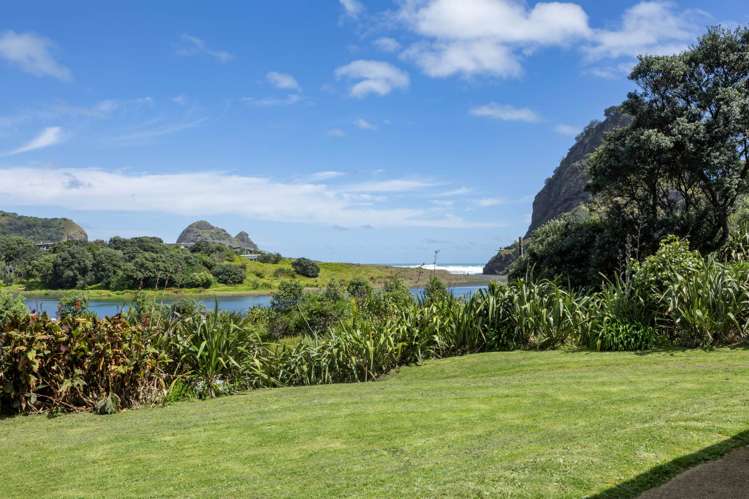 12 Seaview Road Piha_18