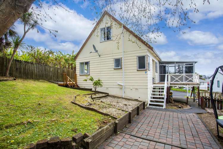8 Athena Drive Totara Vale_11