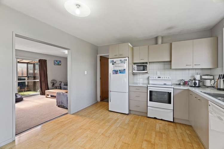 12 Karnak Crescent Russley_2