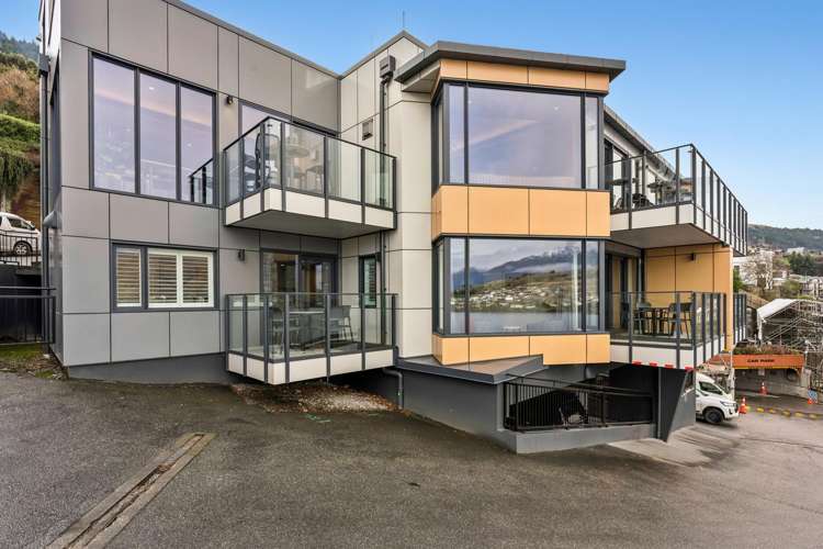Unit 211/327 Frankton Road Town Centre_16