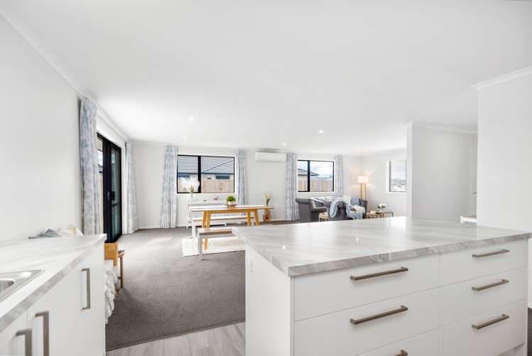 17 Saint Michael Crescent One Tree Point_21