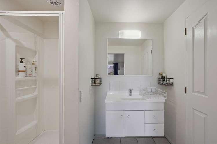 3/6 Suburb Street Queenstown_16