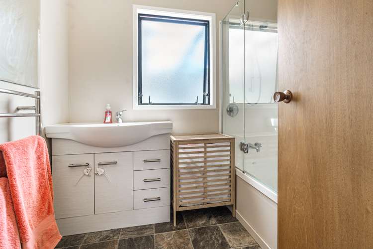 50 Athena Drive Totara Vale_11