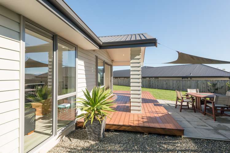 63 Fairose Drive Richmond_9